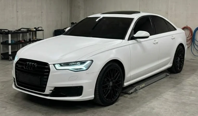Audi ploteado en blanco mate
